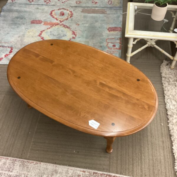 ethan allen queen anne style oval coffee table