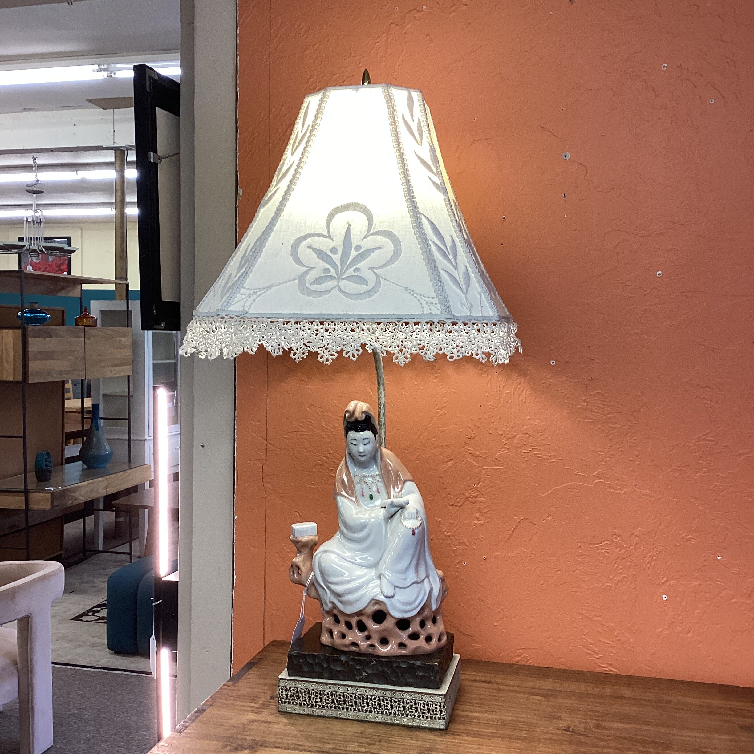 porcelain asian figure table lamp