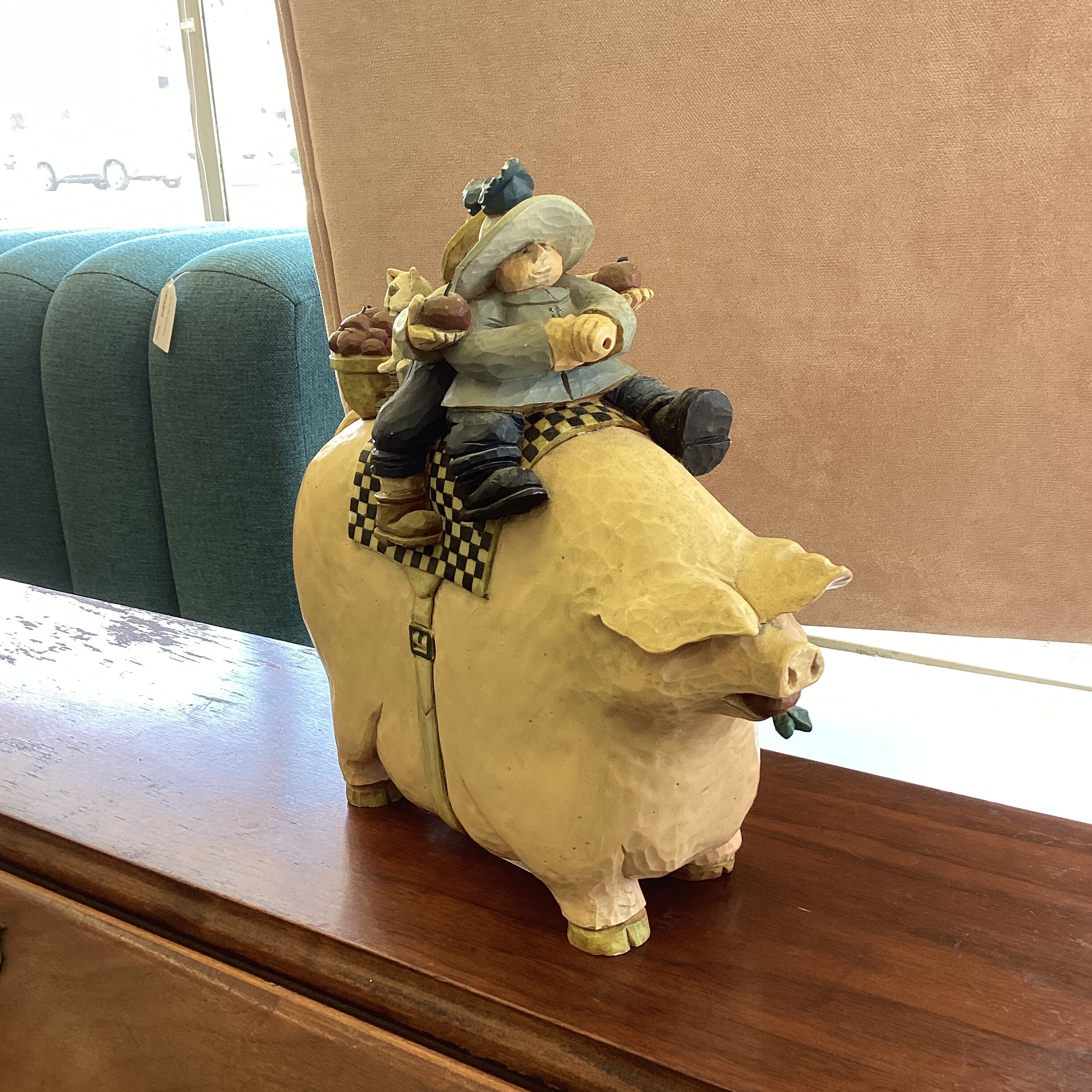 pig ride decor