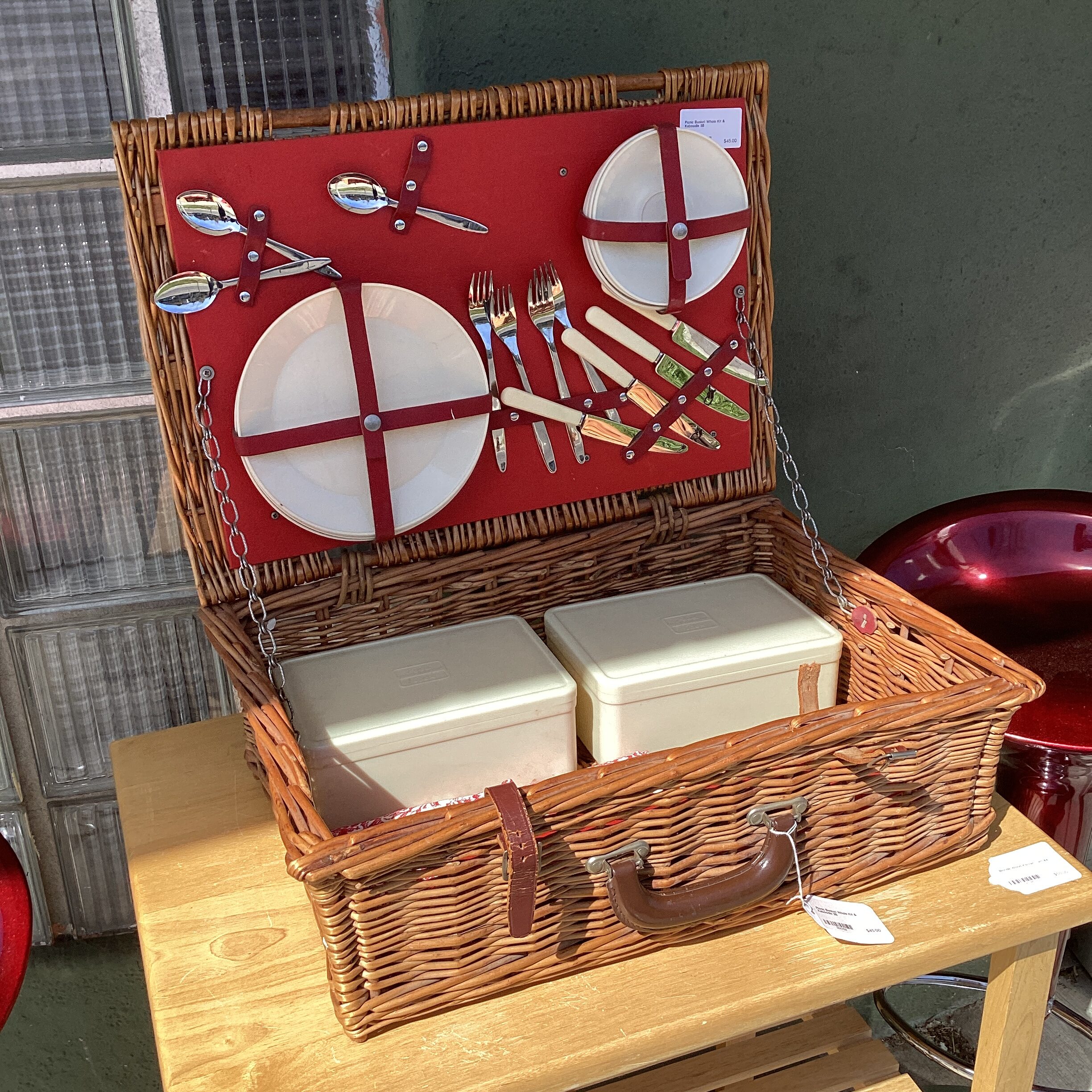 picnic basket whole kit & kaboodle