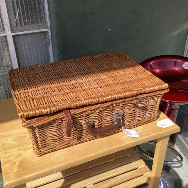 picnic basket whole kit & kaboodle