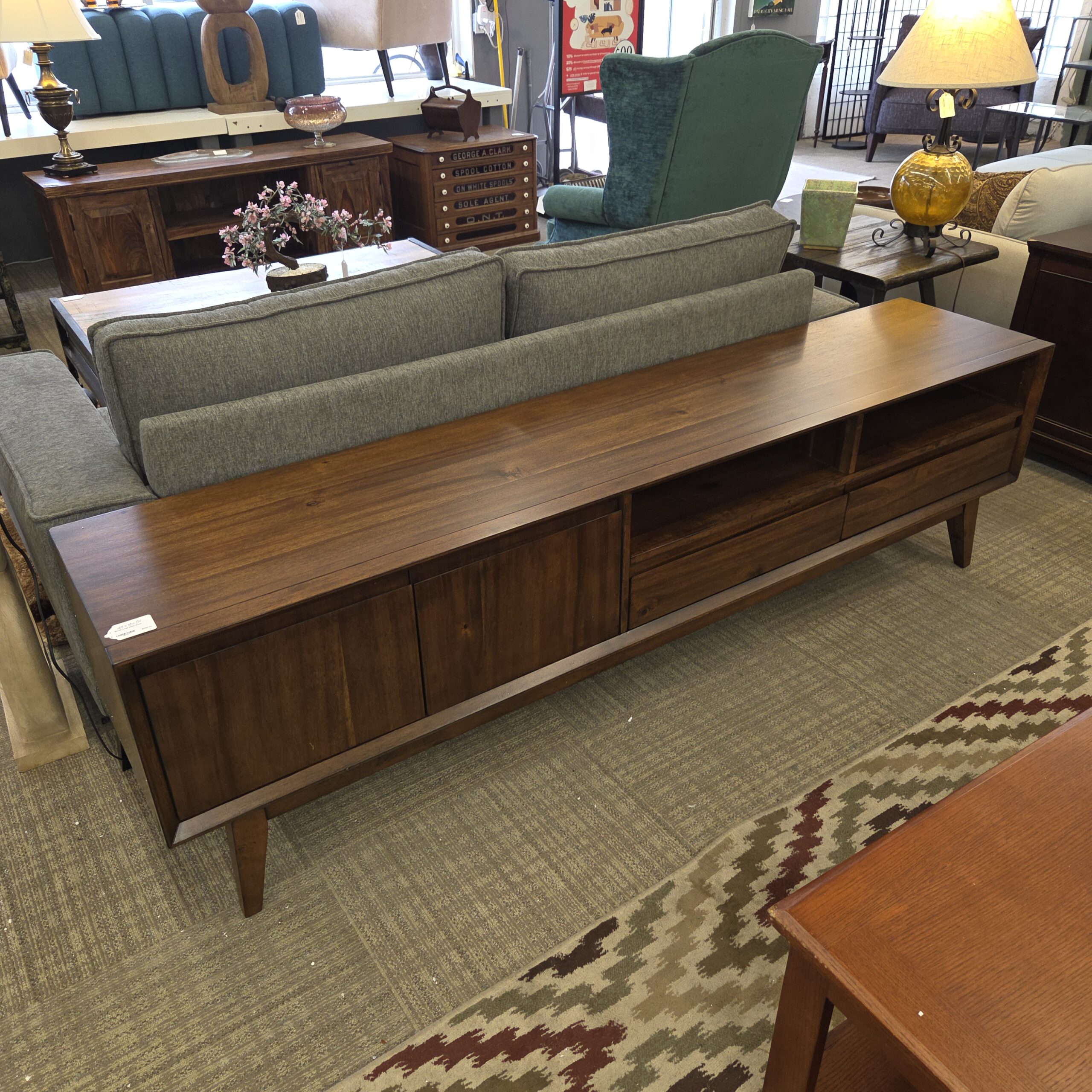 burdell large media stand