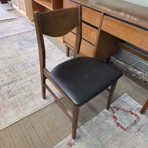 stanley mc desk w/chair