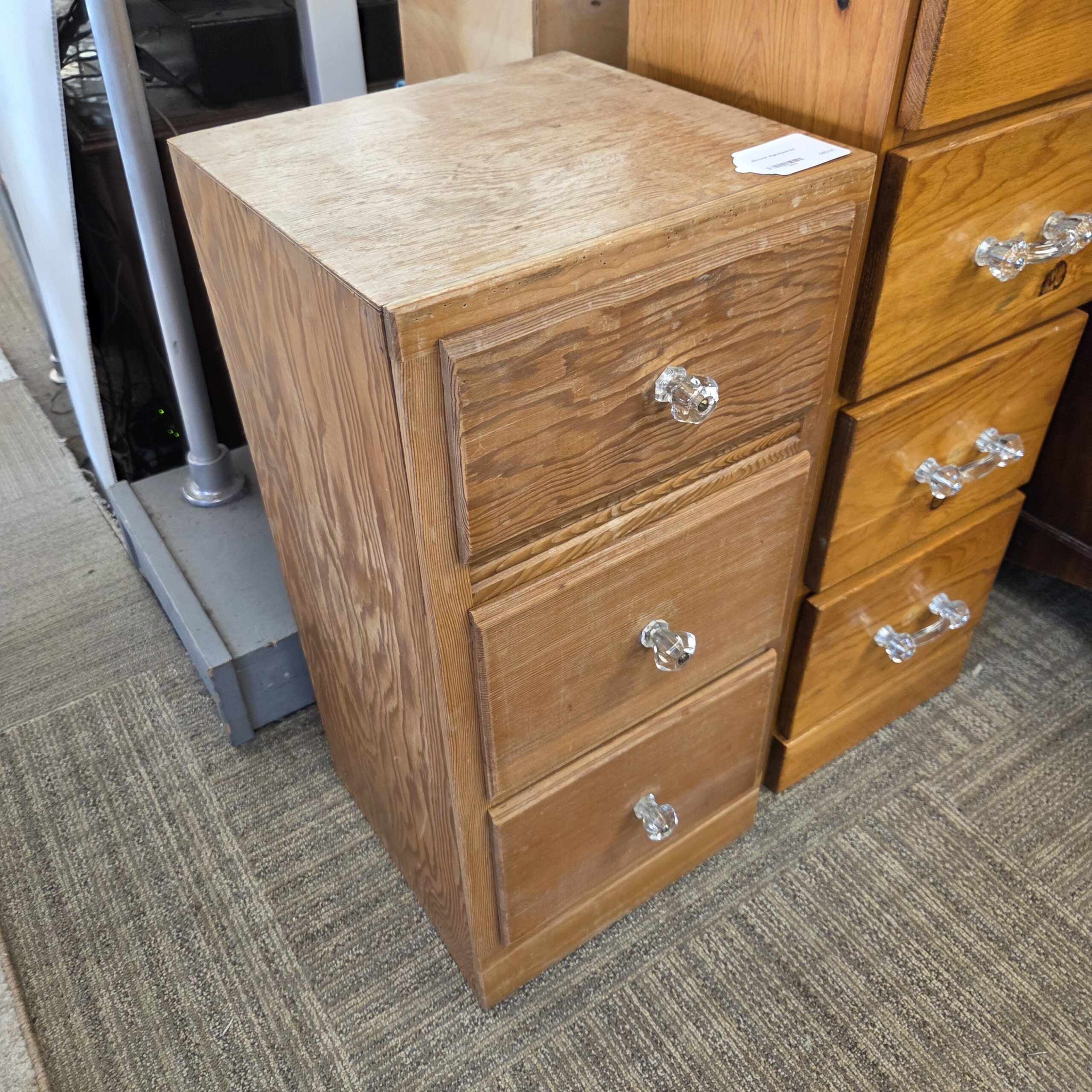 3drawer nightstand