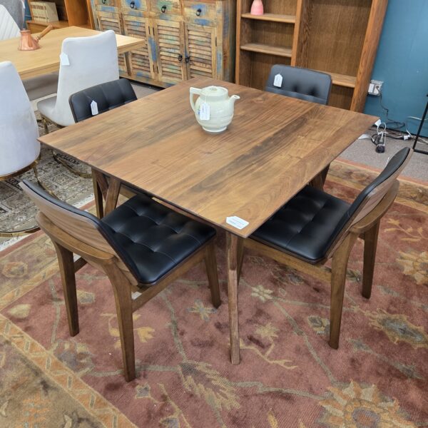 walnut mc square dining table