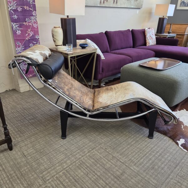 lecorbusier lc4 cowhide chaise