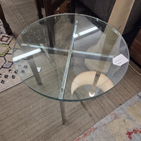 round mod chrome side table w/chunky glass top