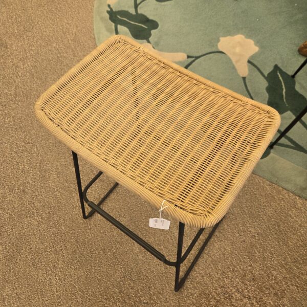 article synthetic rattan barstool