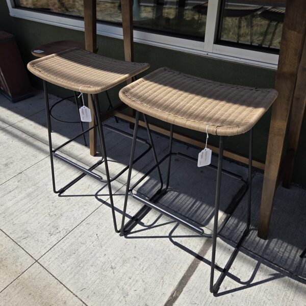 article synthetic rattan barstool