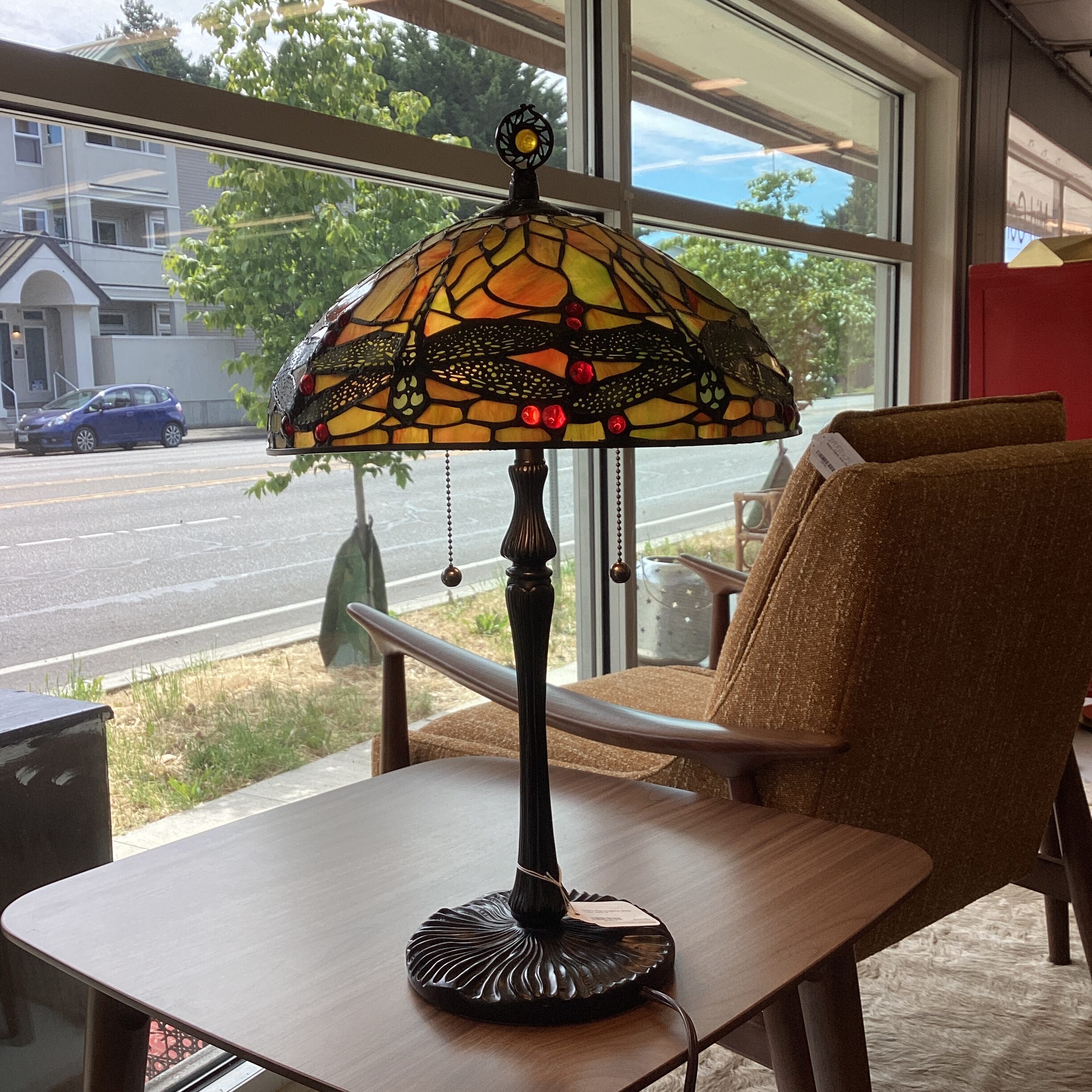 tiffany style dragonfly shade table lamp