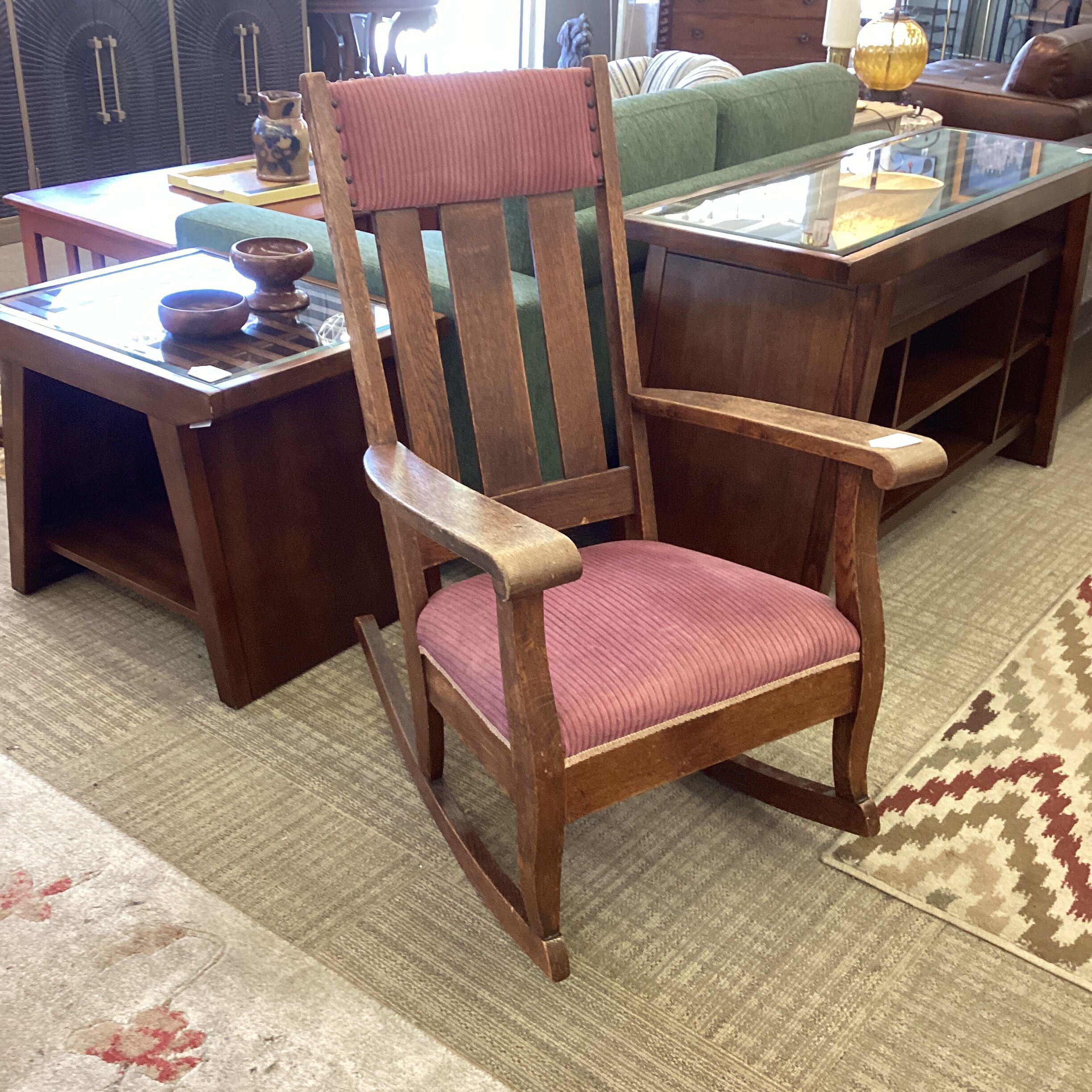 antique oak rocker(as is)