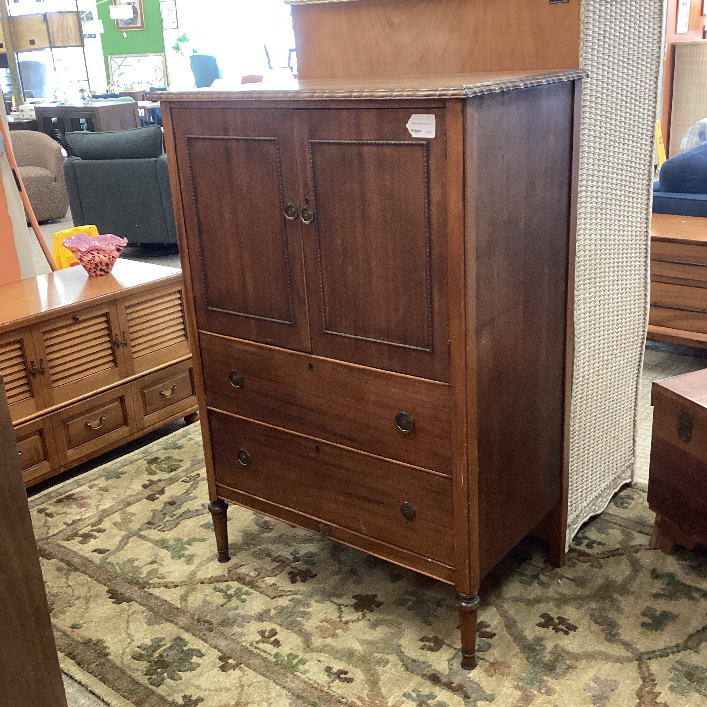 traditional dressing cabinet