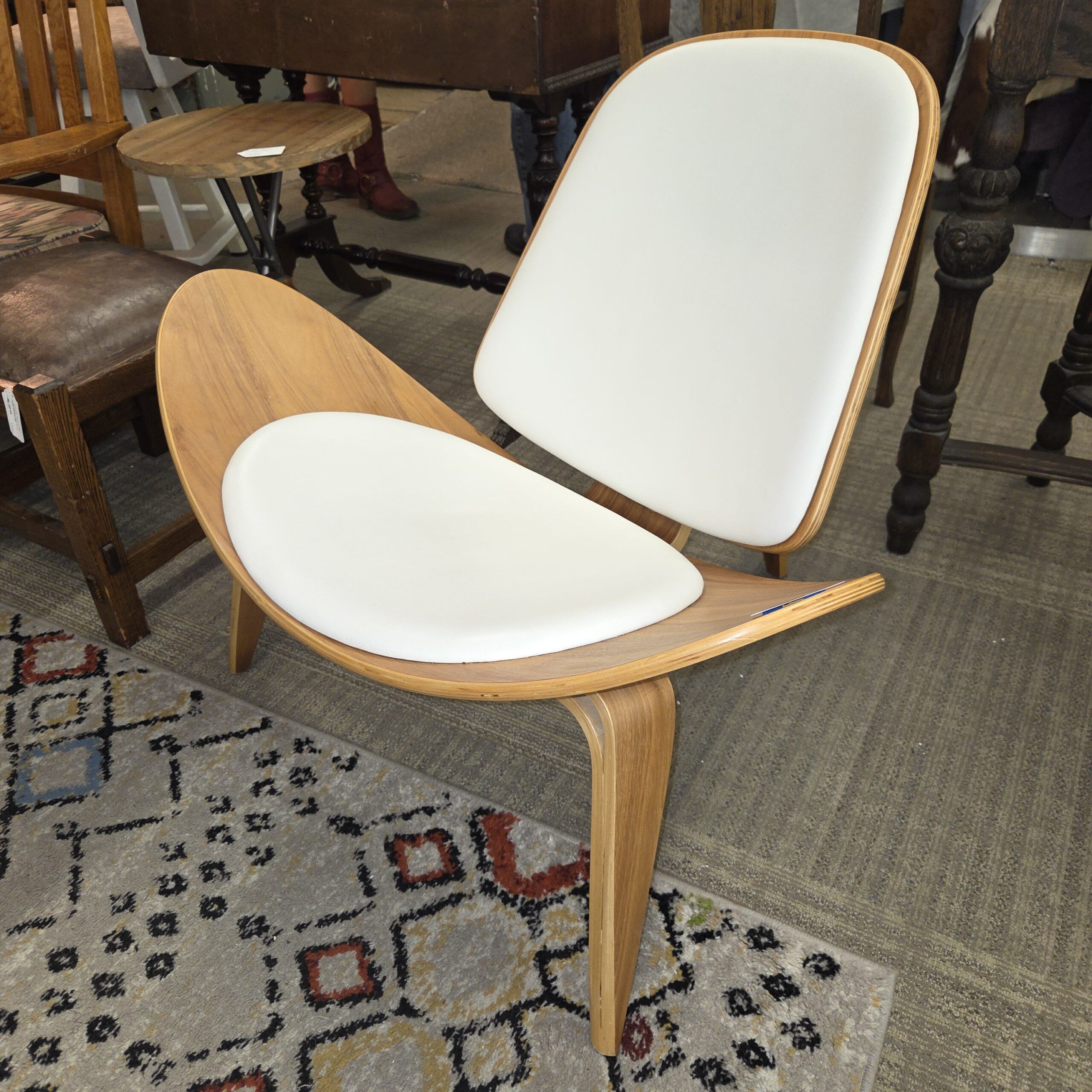 wegner style shell chair