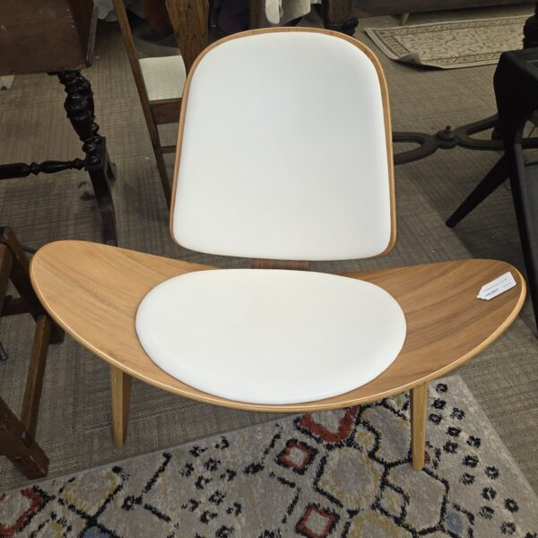 wegner style shell chair
