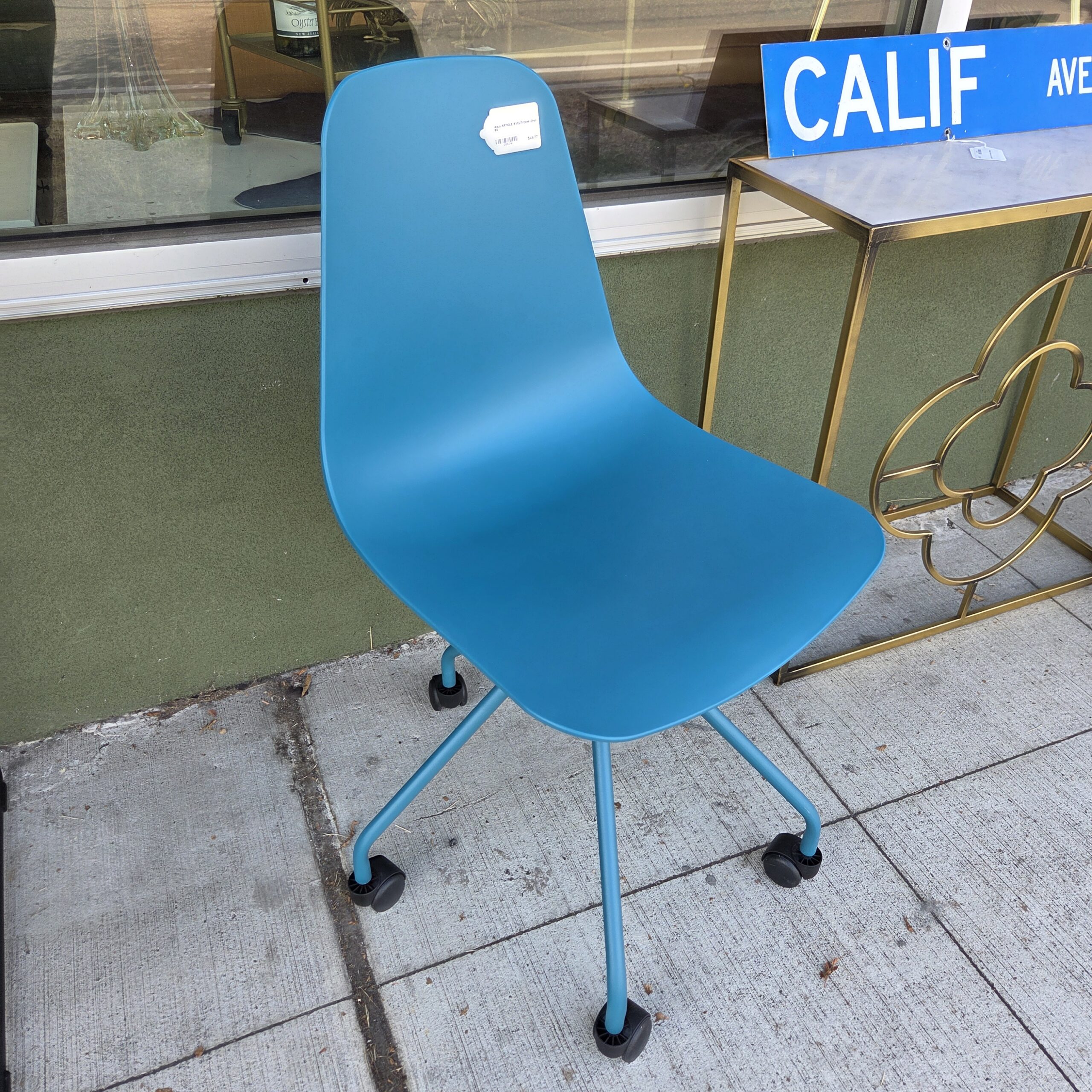 aqua article svelti desk chair
