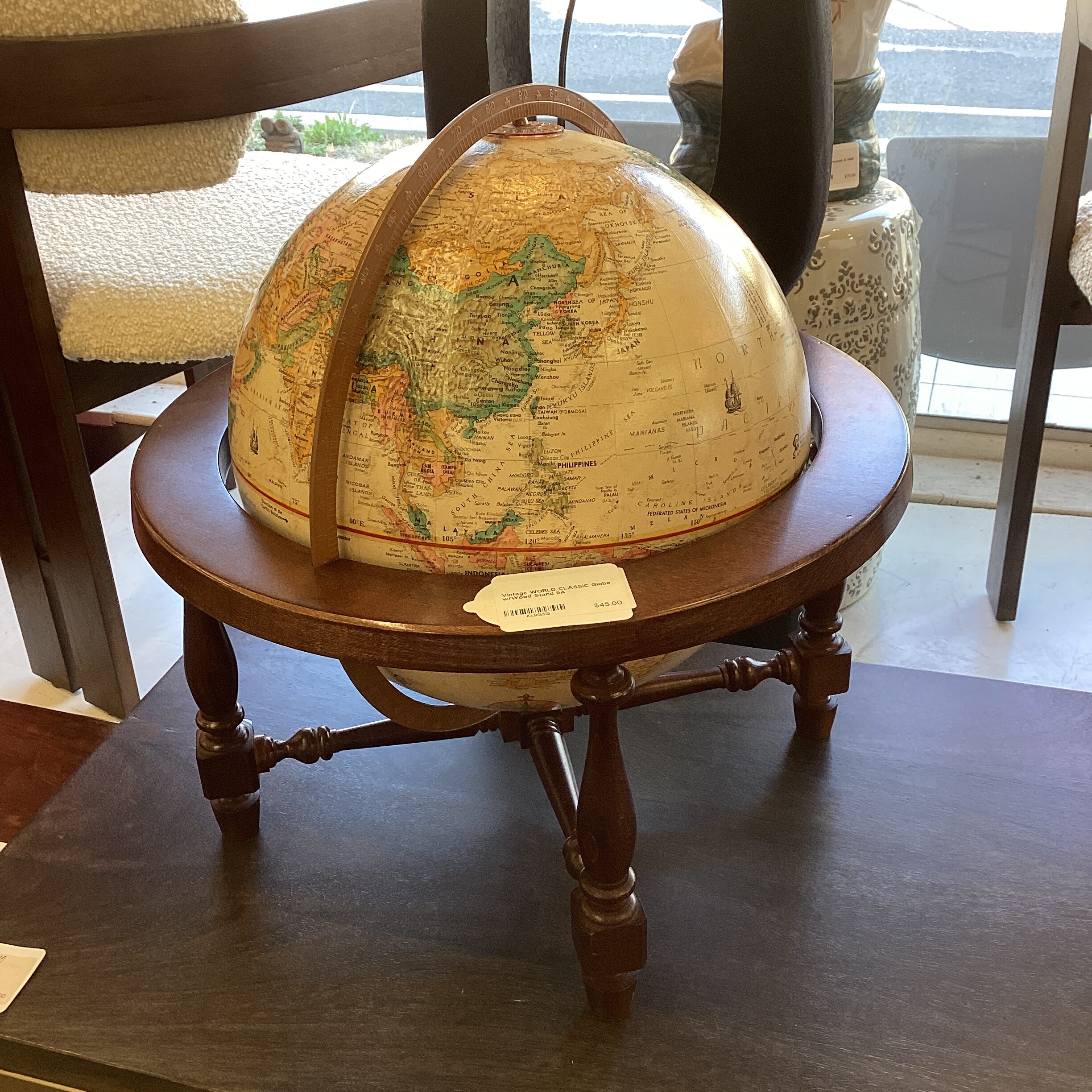 vintage world classic globe w/wood stand