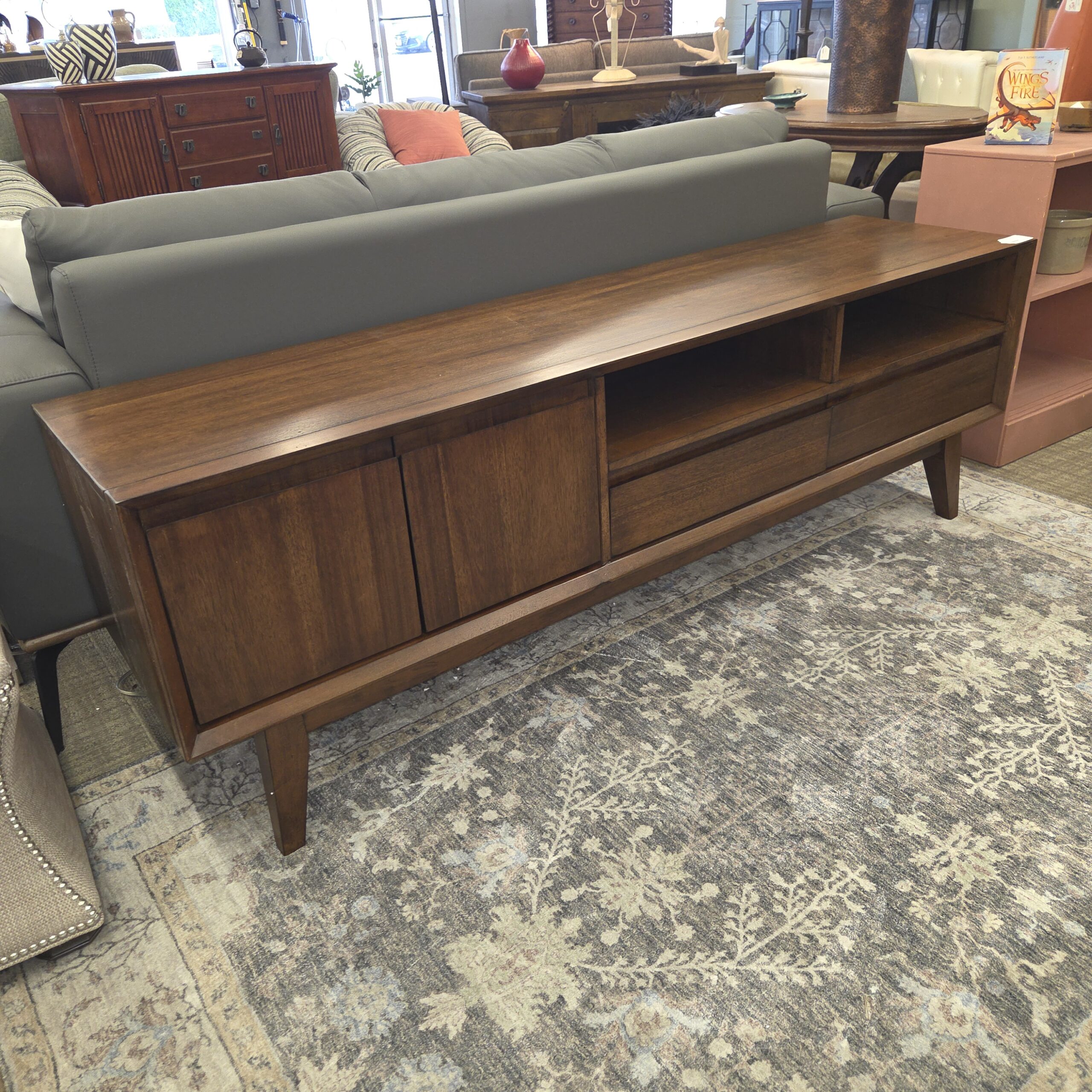 burdell medium media stand