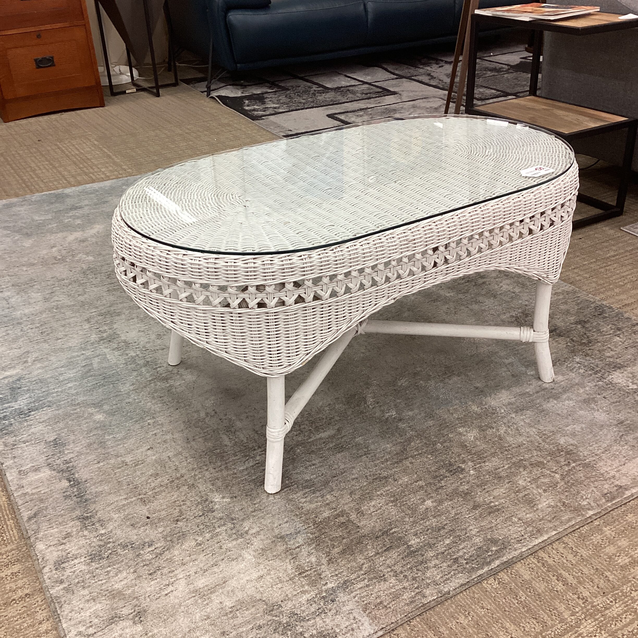 white wicker oval patio coffee table w/glass top