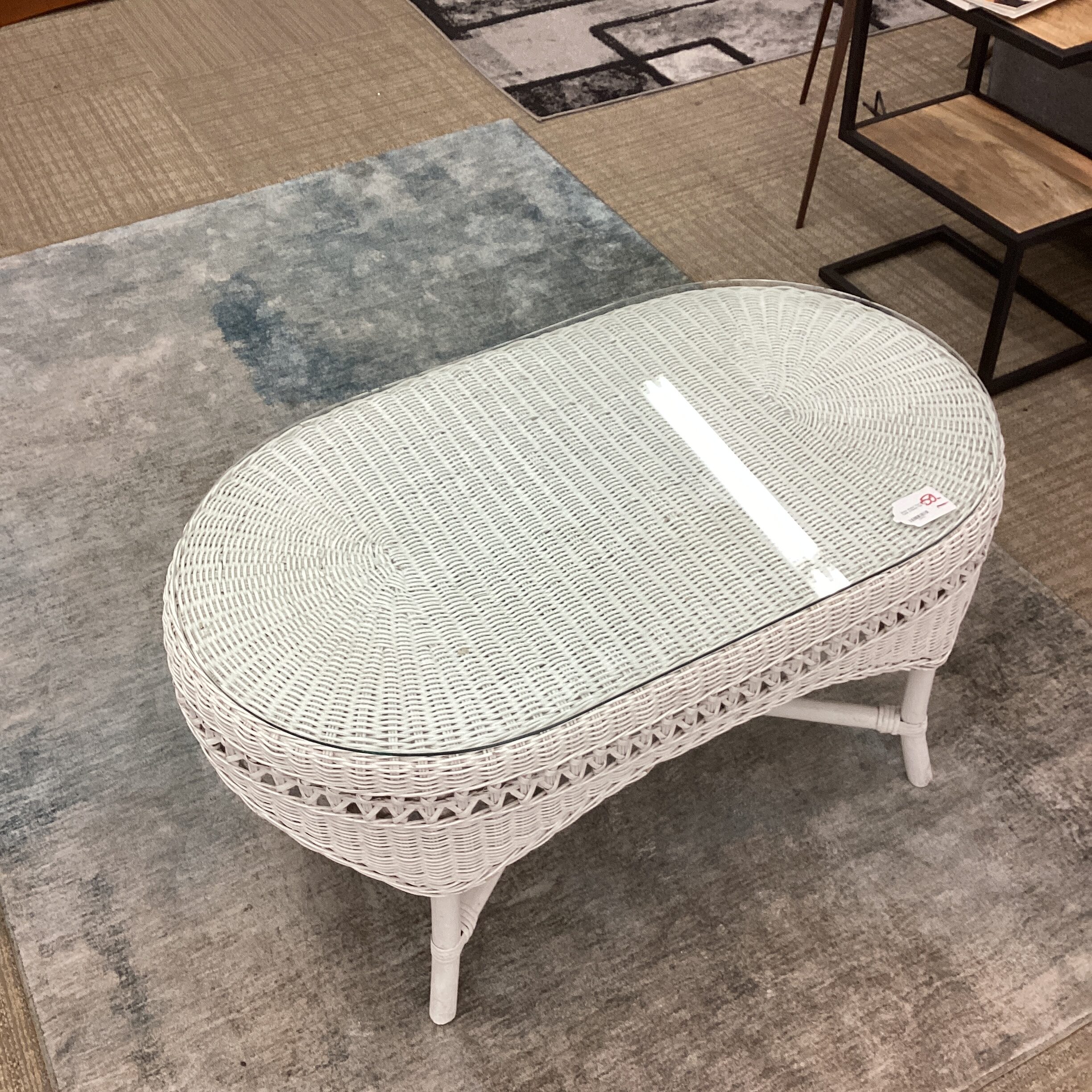 white wicker oval patio coffee table w/glass top white wicker oval patio coffee table w/glass top